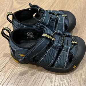 Toddler Keen Sandals Size 5